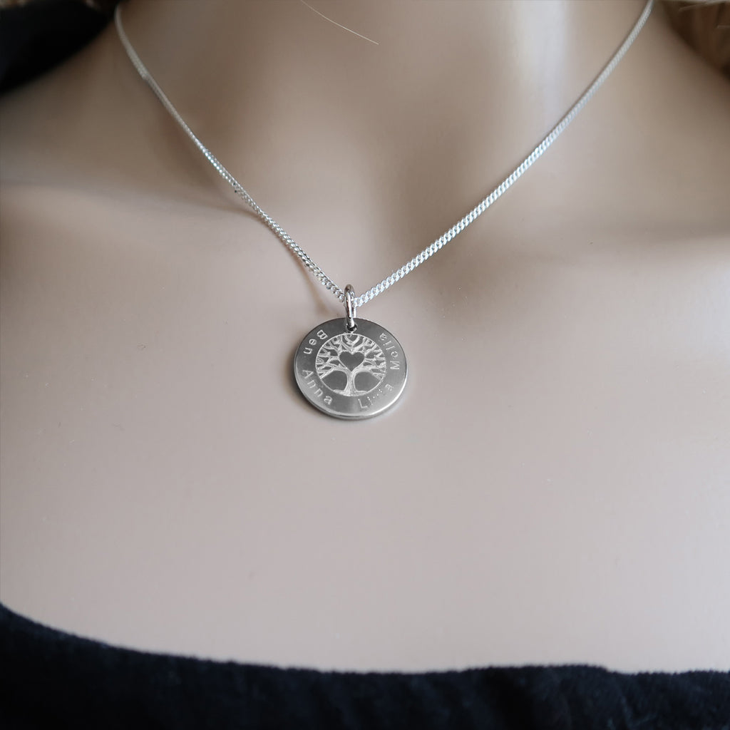 Lebensbaum Kette mit Gravur, Zoom, Model