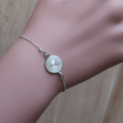 Handgefertigtes Silberarmband mit Herzmotiv und Gravur