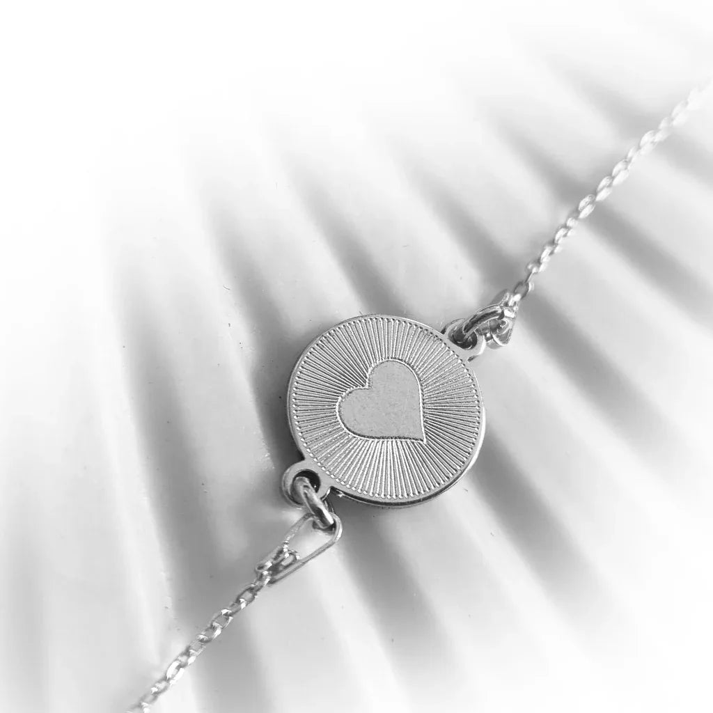 Filigranes Herzarmband mit Gravur – 925 Silber oder vergoldet – Valentinsgeschenk für Sie - Latigga