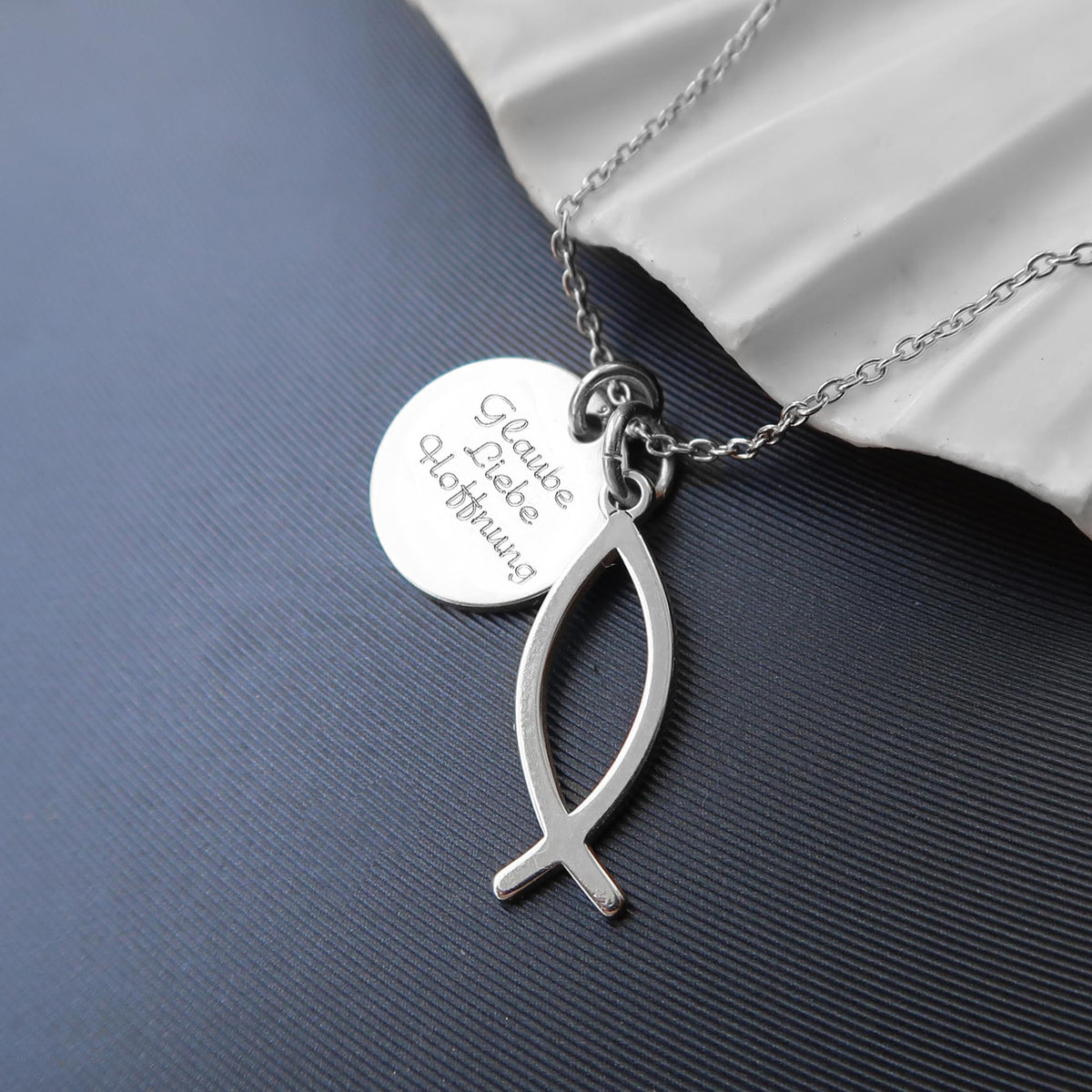 Christliche Kette mit Fisch Anhänger und Gravur