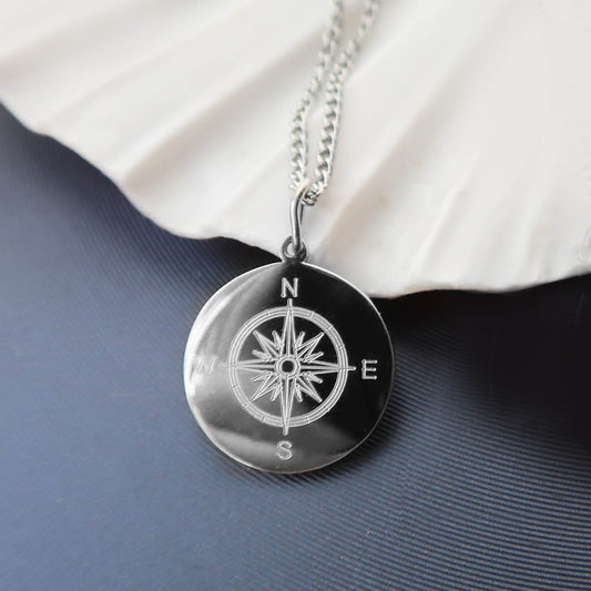 Personalisierte Kette aus Edelstahl mit Gravur auf der Rückseite
