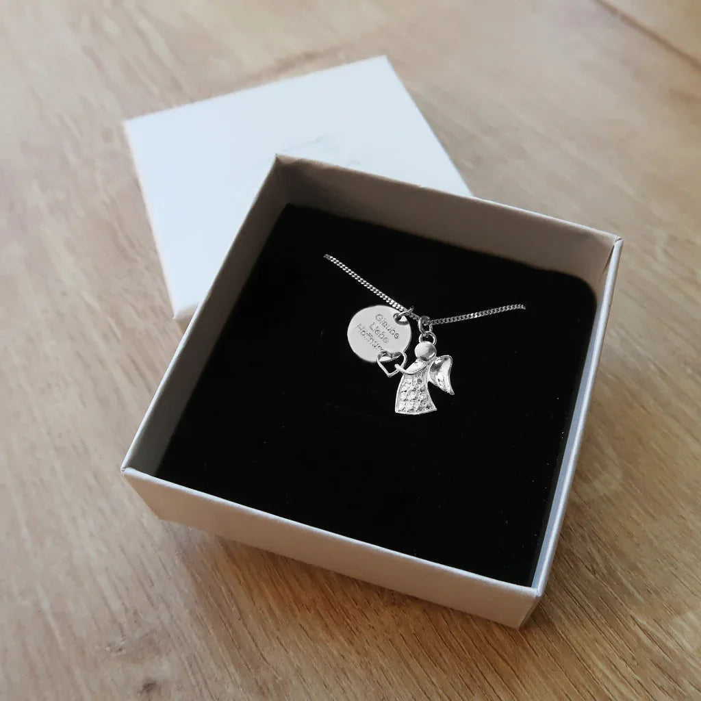Personalisierte Kinderkette in einer Geschenkbox
