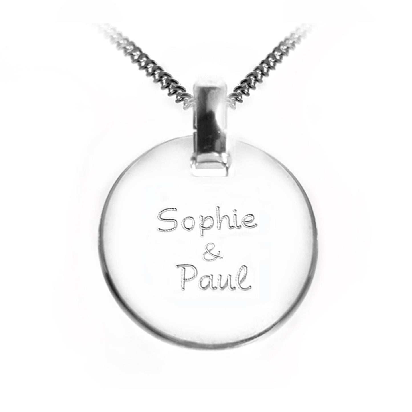 Silberkette und runde Gravurplatte mit Namen versehen.