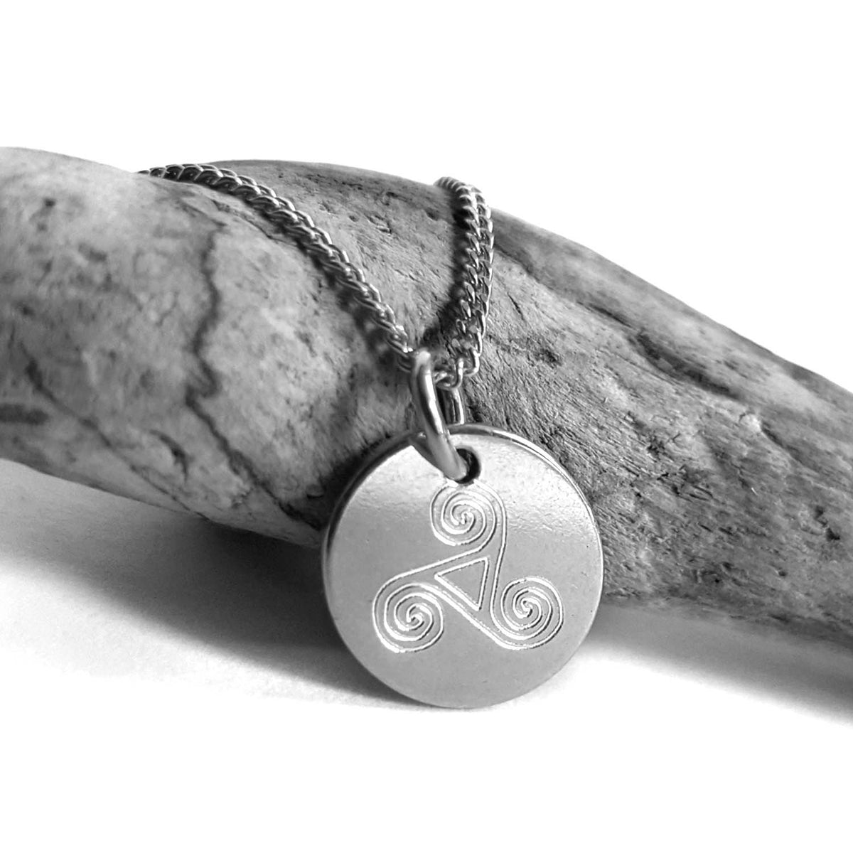 Filigrane Halskette mit keltischer Spirale 