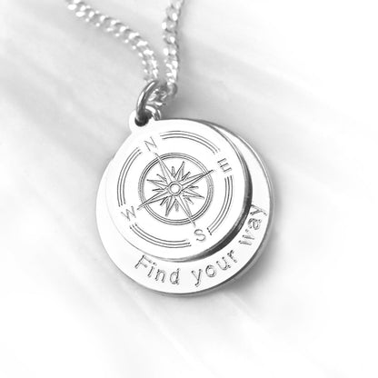 Doppelanhänger mit Kompassmotiv und  Textgravur: Design 2