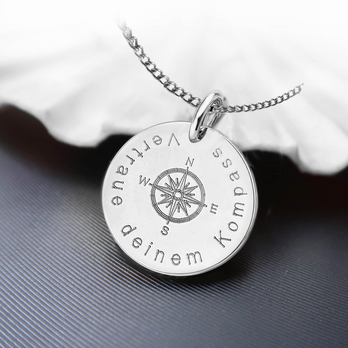 Kompass Kette mit Spruchgravur auf der Vorderseite