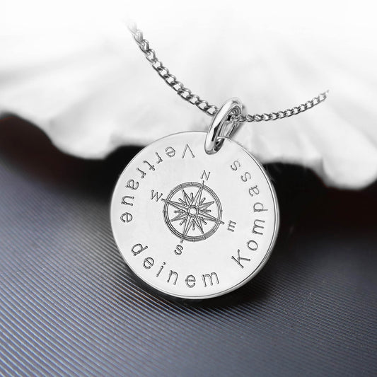 Kompass Kette mit Spruchgravur auf der Vorderseite