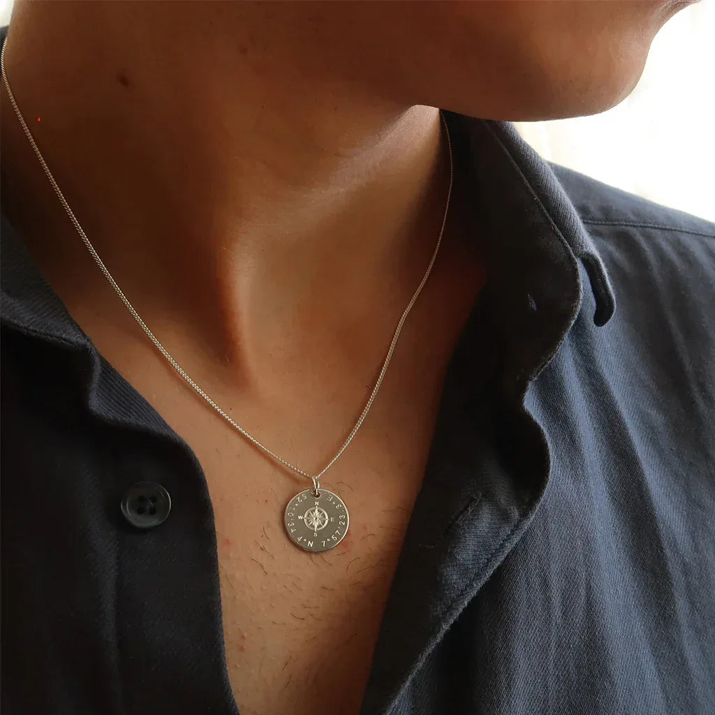 Personalisierte Kompass Kette aus 925 Silber – Anhänger mit Gravur, Koordinaten & Zitaten - Latigga