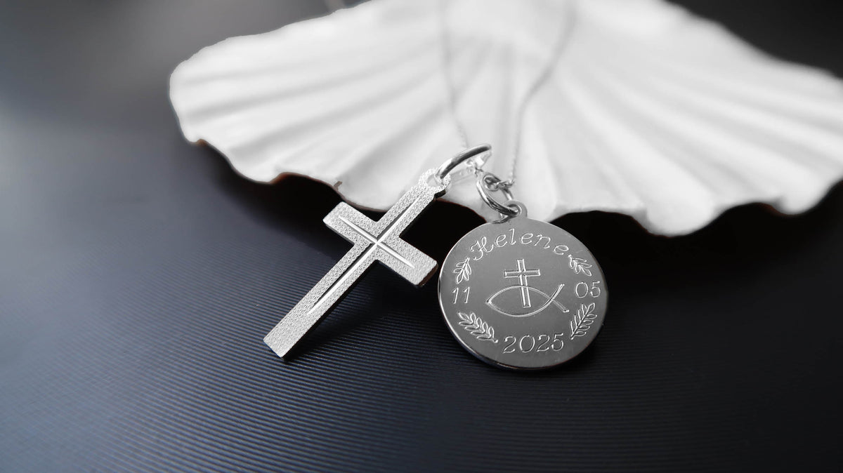 Personalisierte christliche Halskette mit Kreuz und Gravurplatte