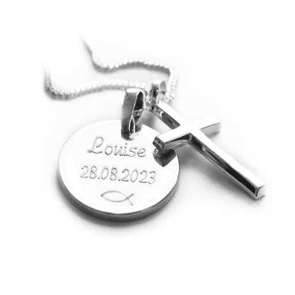 Silberkette mit zwei Anhängern: Kreuzanhänger und runde Gravurplatte mit Namen und Datum