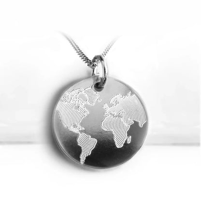 Personalisierte Kette Weltkarte – gravierbarer Anhänger – hochwertiges Geschenk aus 925 Silber - Latigga