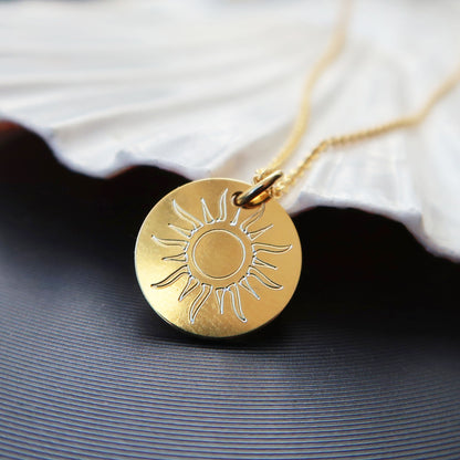 Personalisierte Sonnenkette aus vergoldetem 925 Silber mit rundem Sonnenanhänger