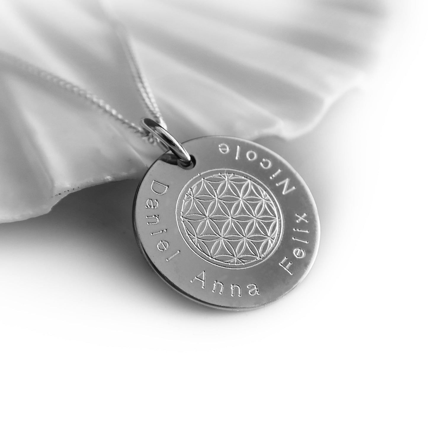 Silberkette mit Blume-des-Lebens-Anhänger, personalisiert mit Namensgravur 