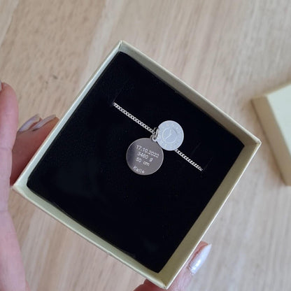 Taufuhr Kette mit versteckter Gravur in einer Geschenkbox
