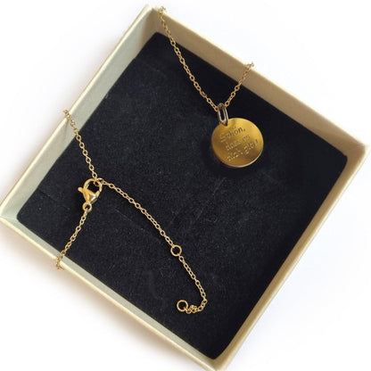 Personalisierte Sonnenkette (Rückseite)  in einer kleinen Geschenkbox