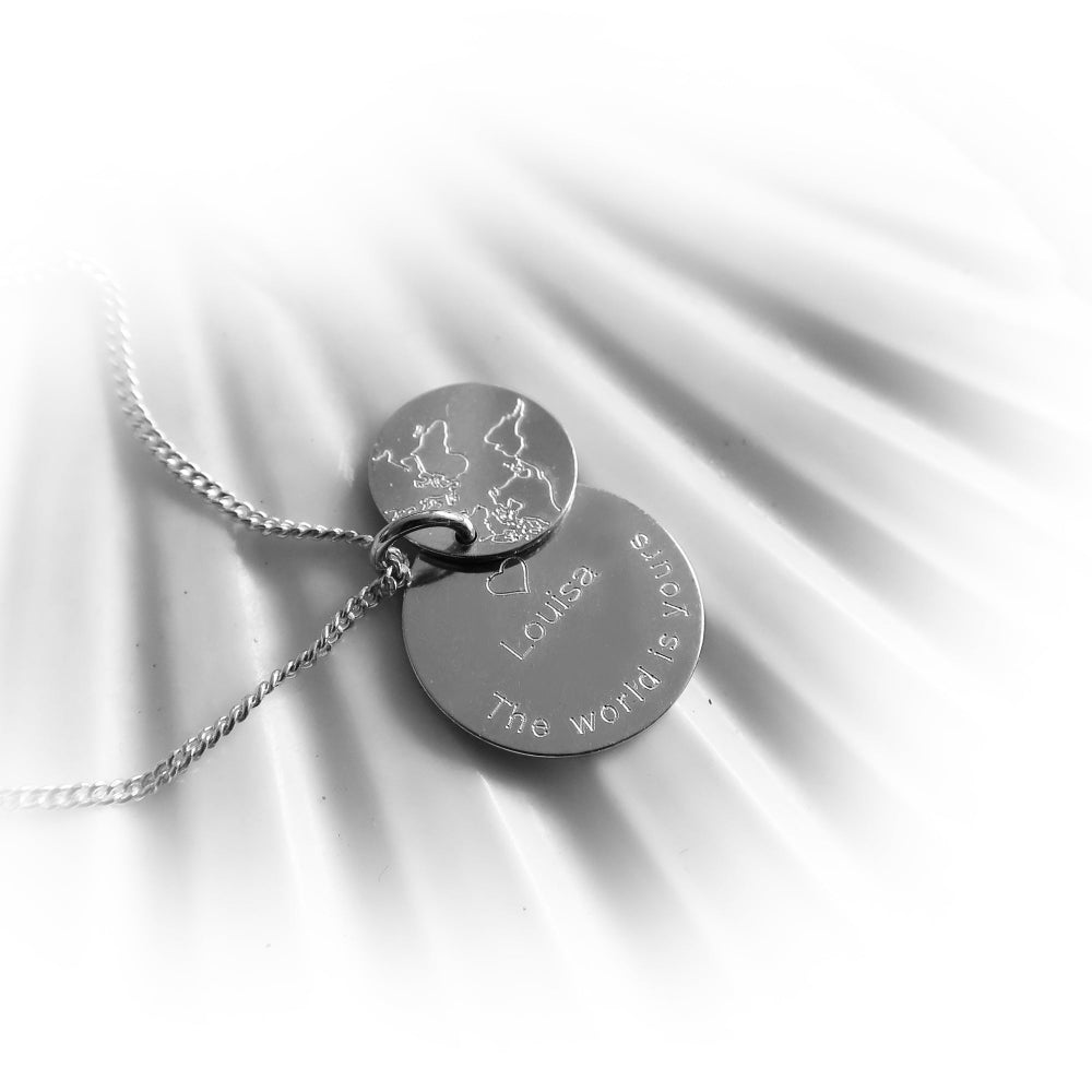 Doppelanhänger mit Weltkarte und Gravur