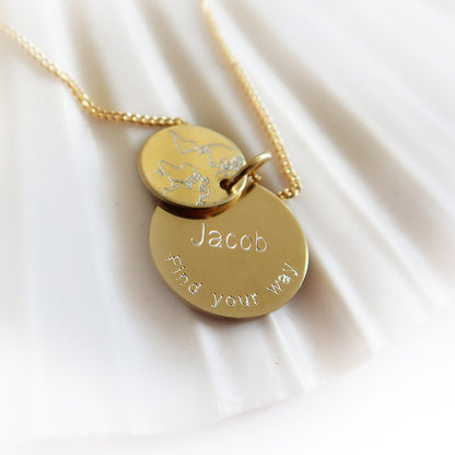 Vergoldete Doppelanhänger Kette mit Weltmotiv und individueller Gravur.