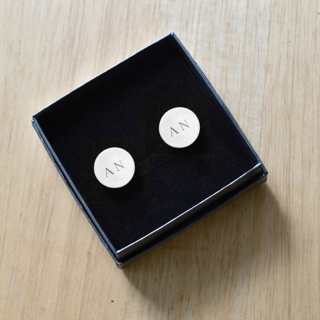 Runde Manschettenknöpfe mit Gravur in Geschenkbox